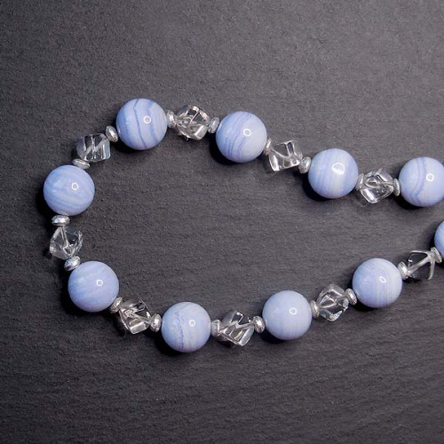 Bergkristallkette mit Chalcedon und Silber
